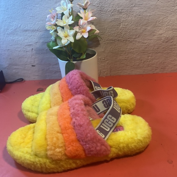 Girls Ugg slippers SZ 3 - Picture 4 of 7